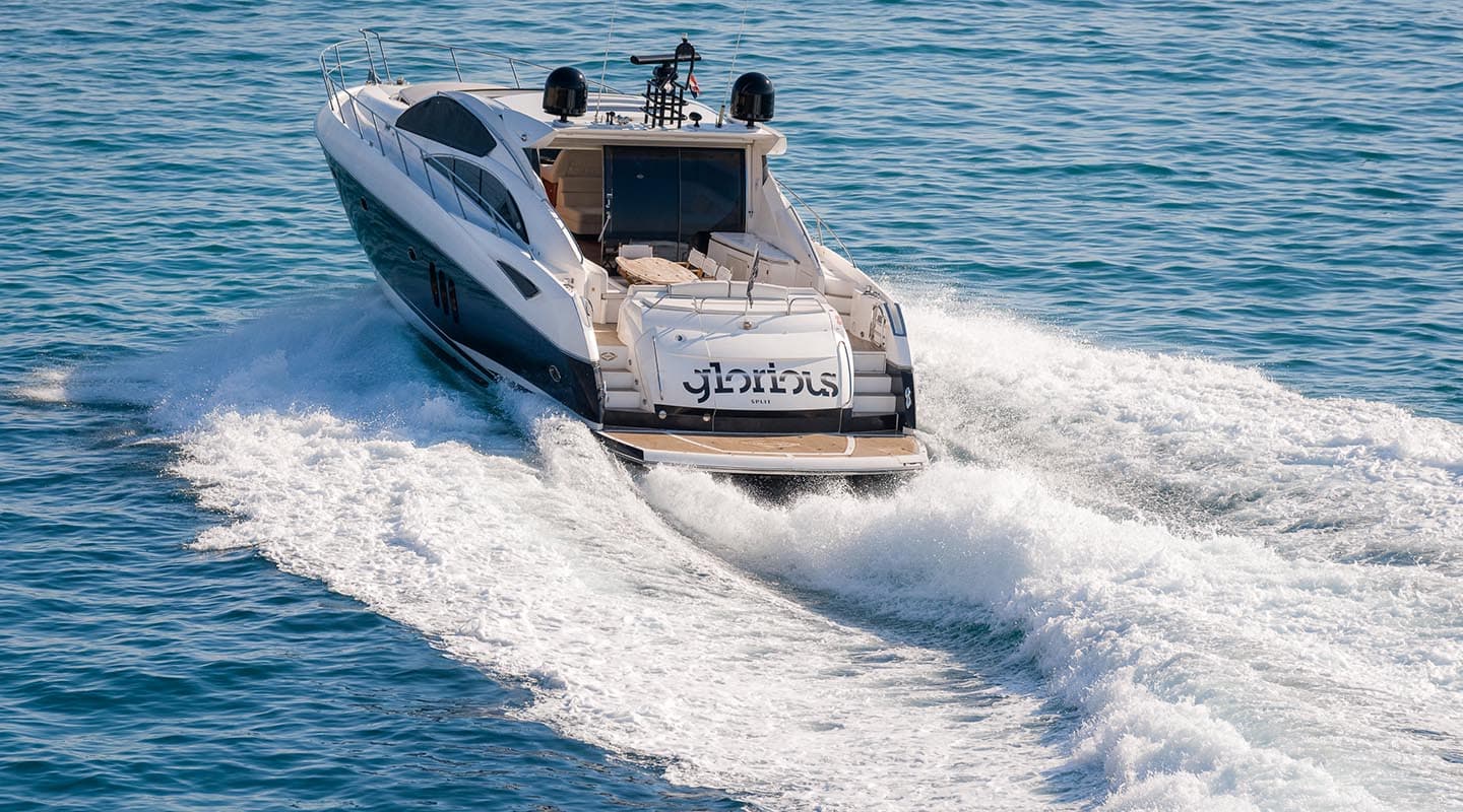 GLORIOUS Cruising