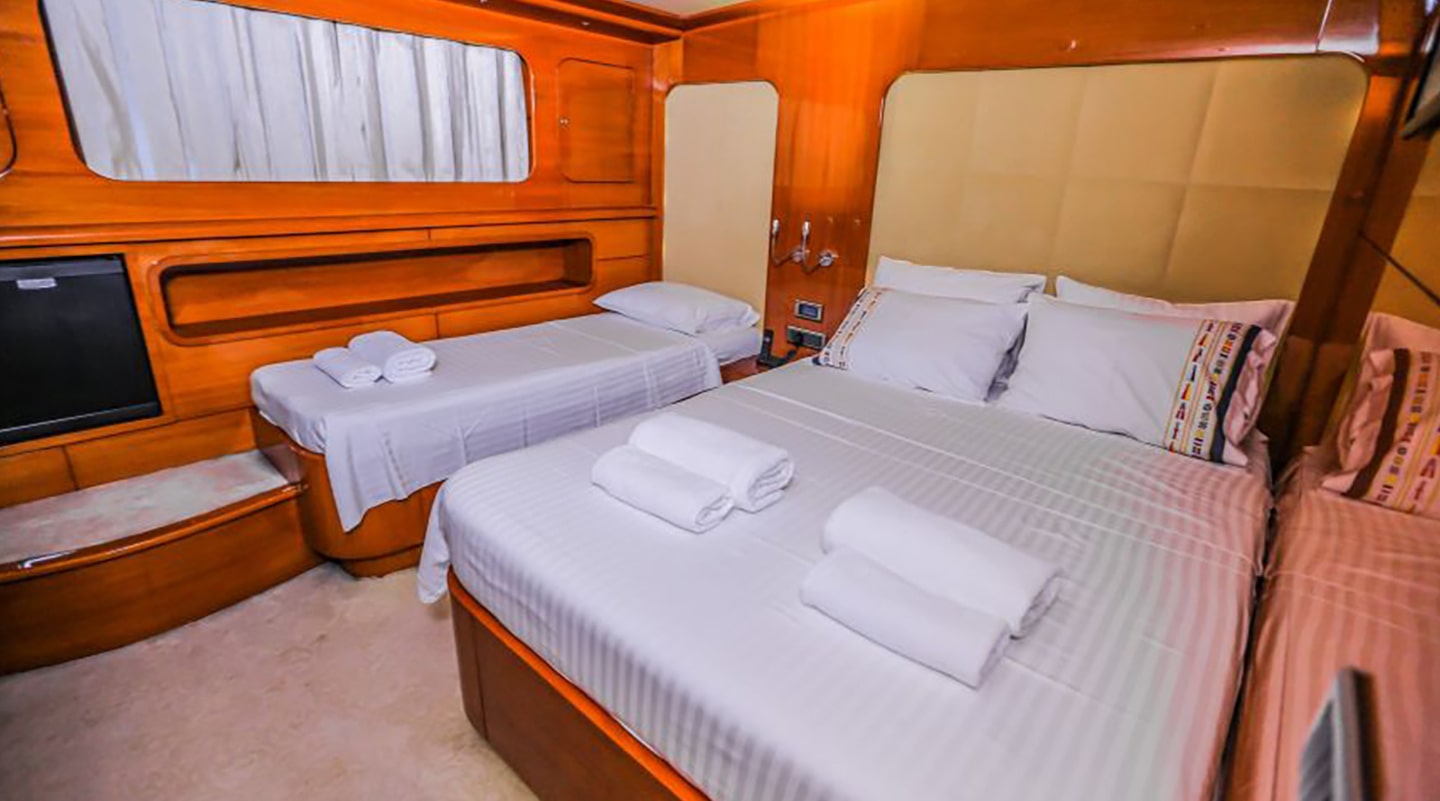 GUL MARIA Triple cabin