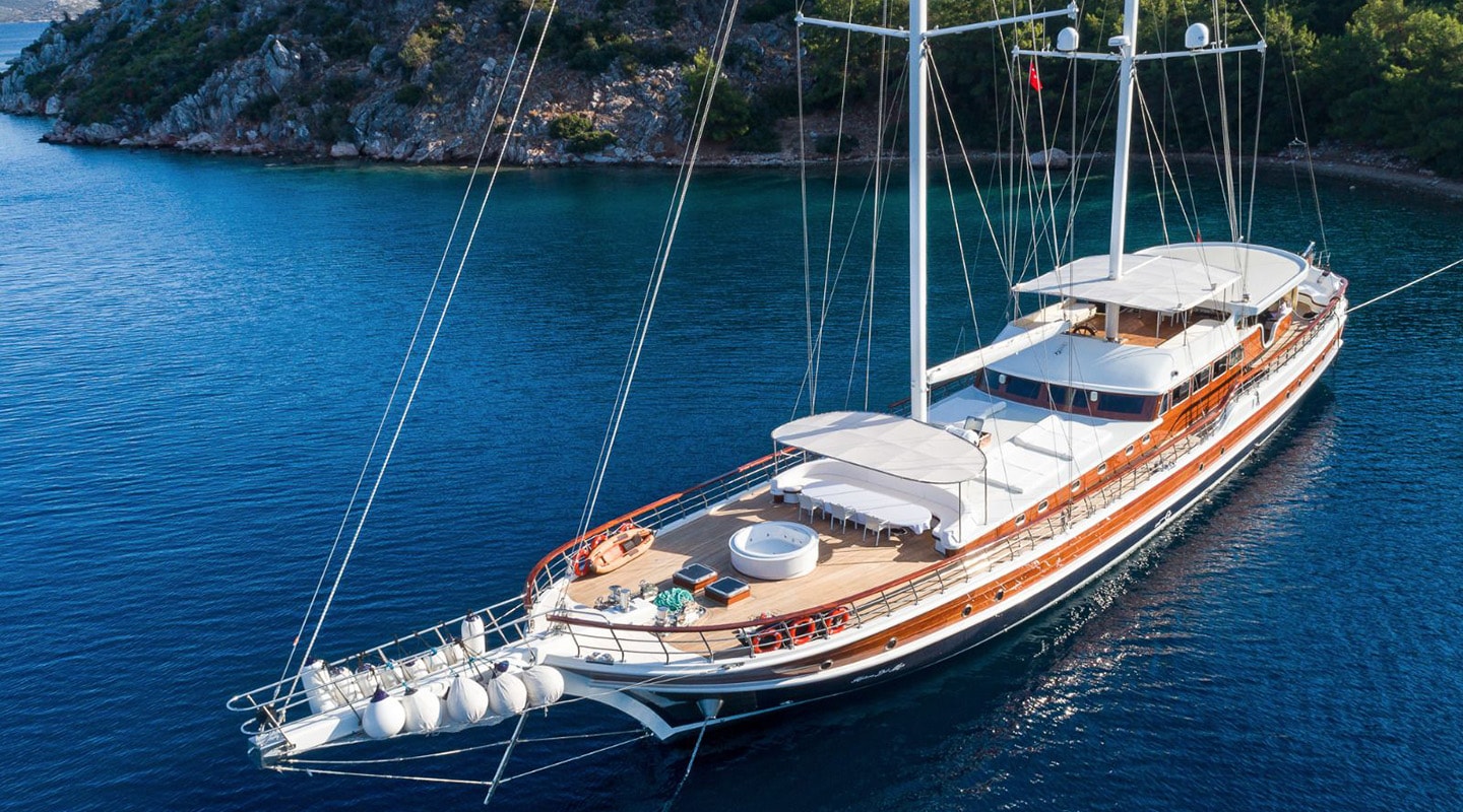 HALCON DEL MAR Anchored