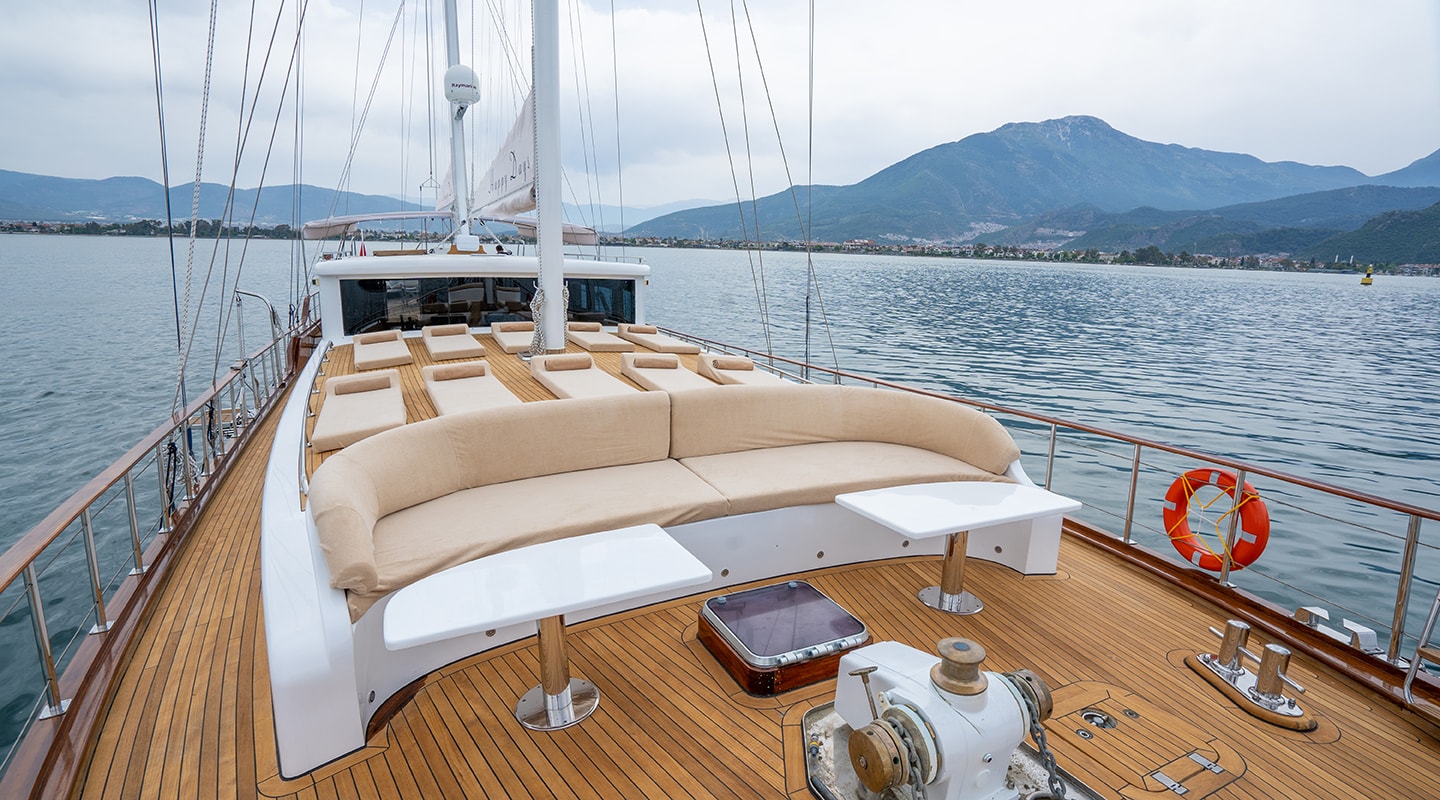 HAPPY DAYS Bow deck