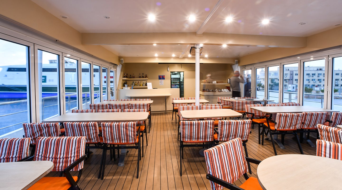 HARMONY V Lounge area
