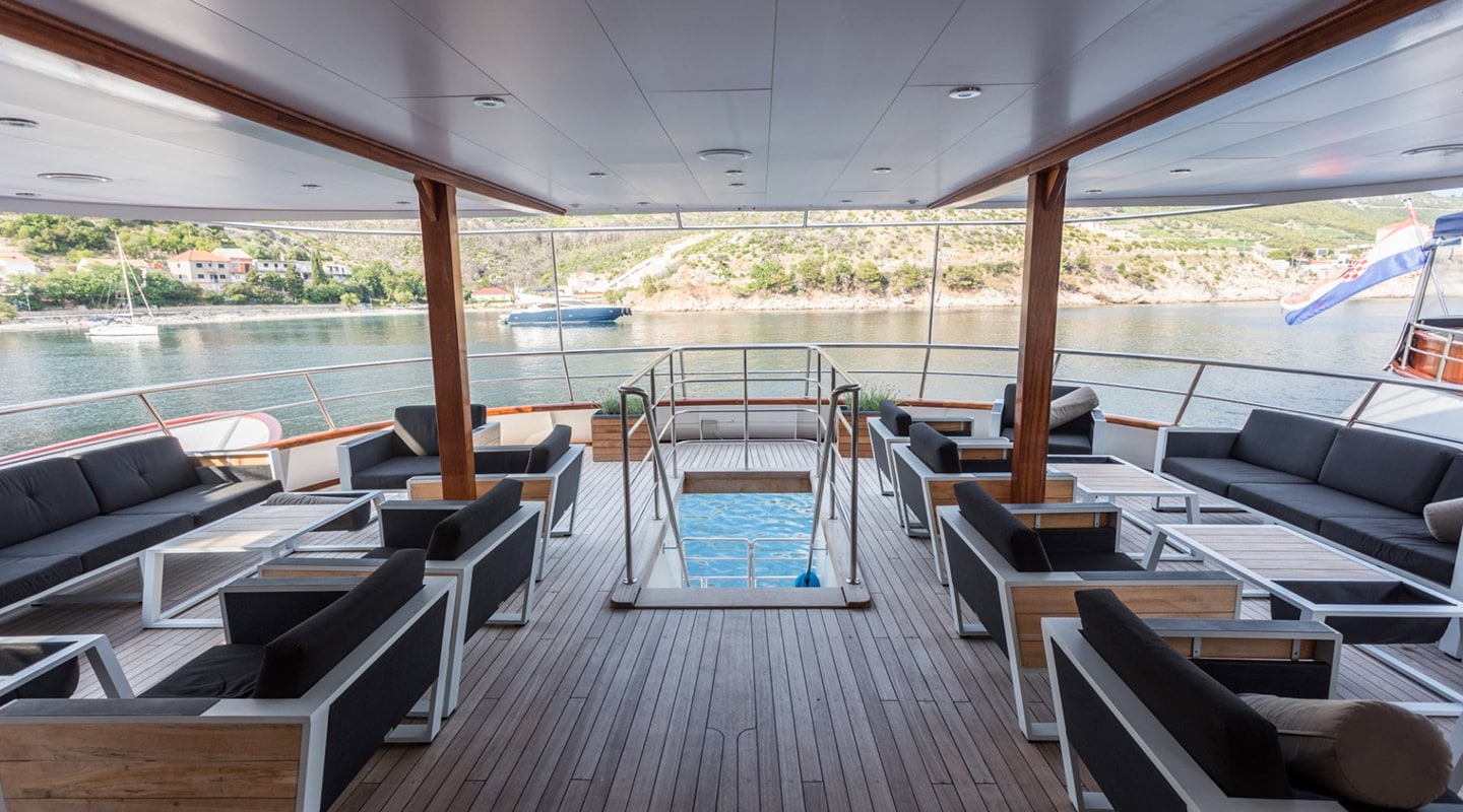 KARIZMA Lounge area