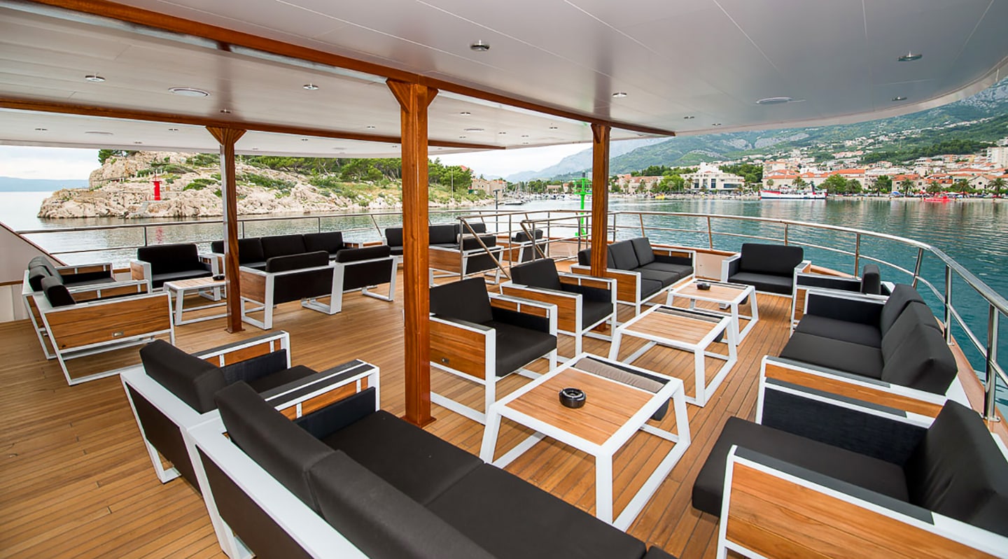KARIZMA Lounge area