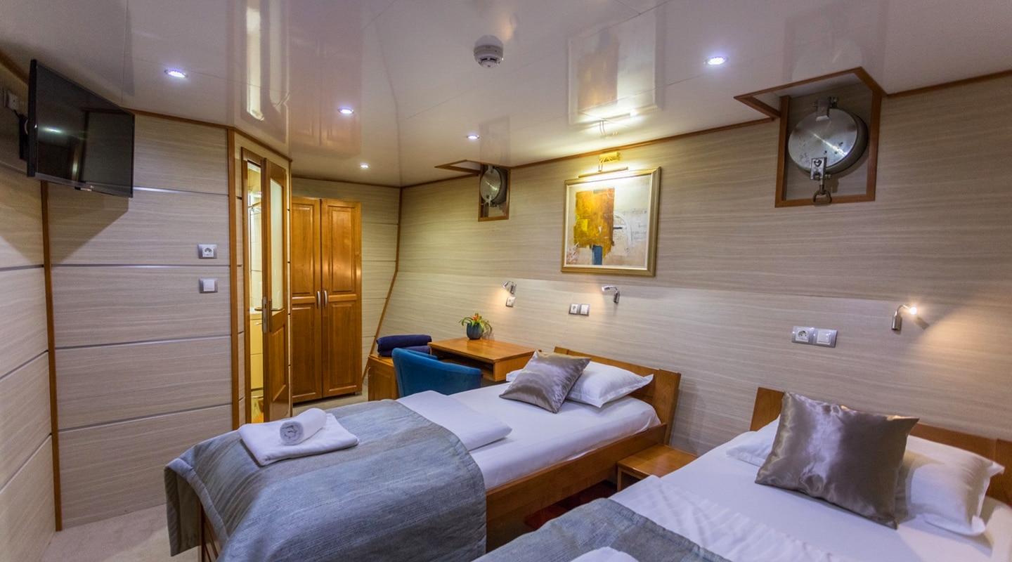 KARIZMA Twin cabin