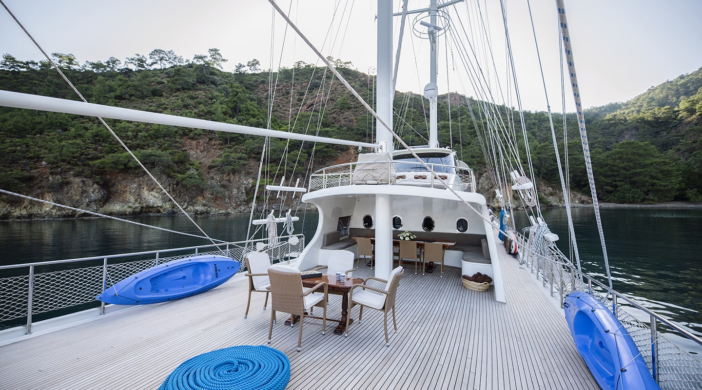 KAYHAN 4 Sitting area on deck