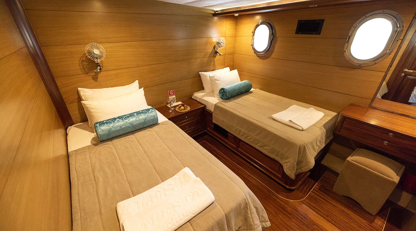 KAYHAN 4 Twin cabin