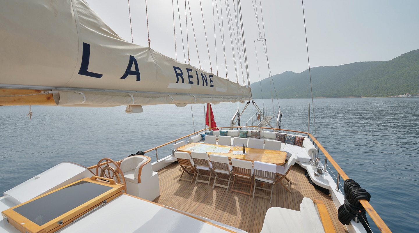 LA REINE Aft deck