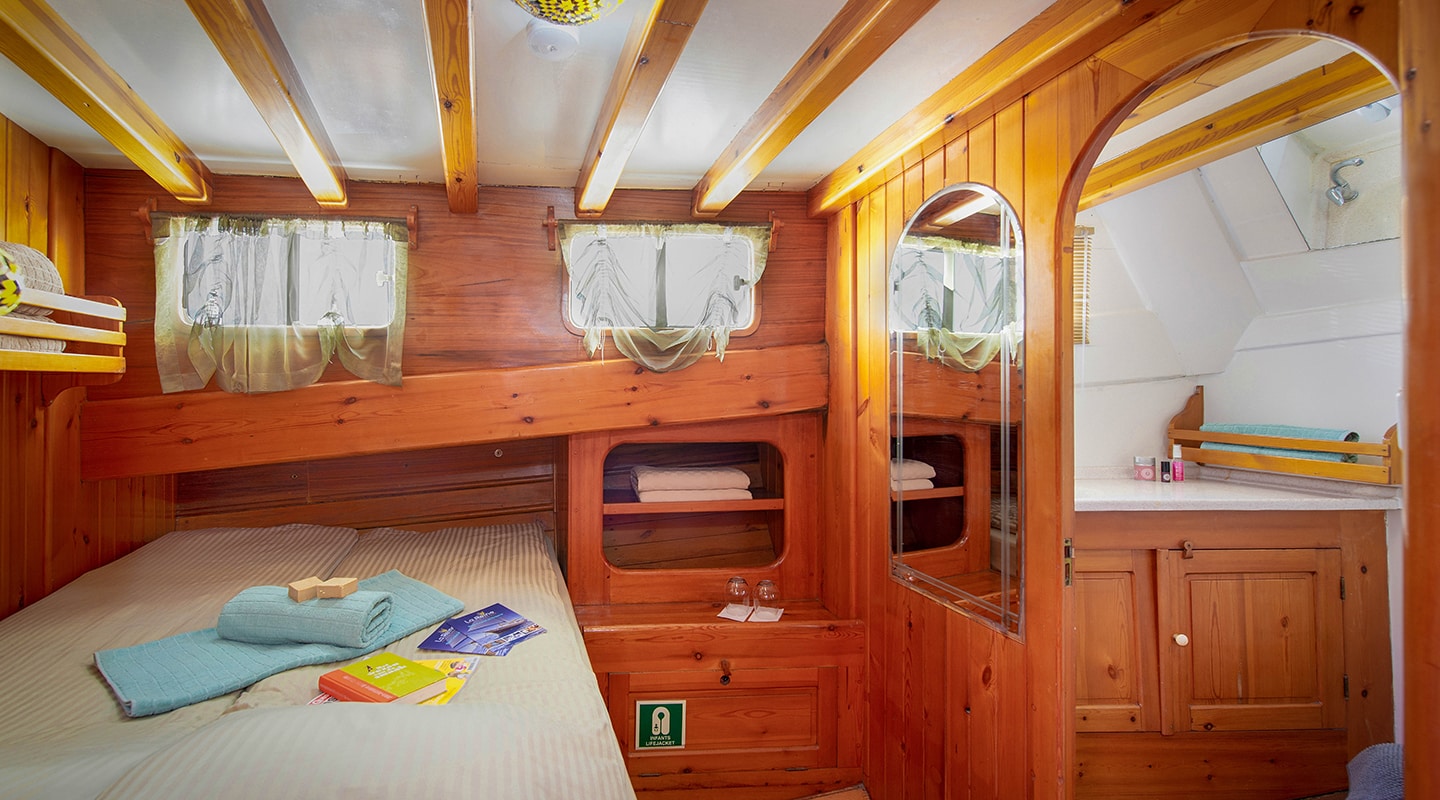 LA REINE Double cabin