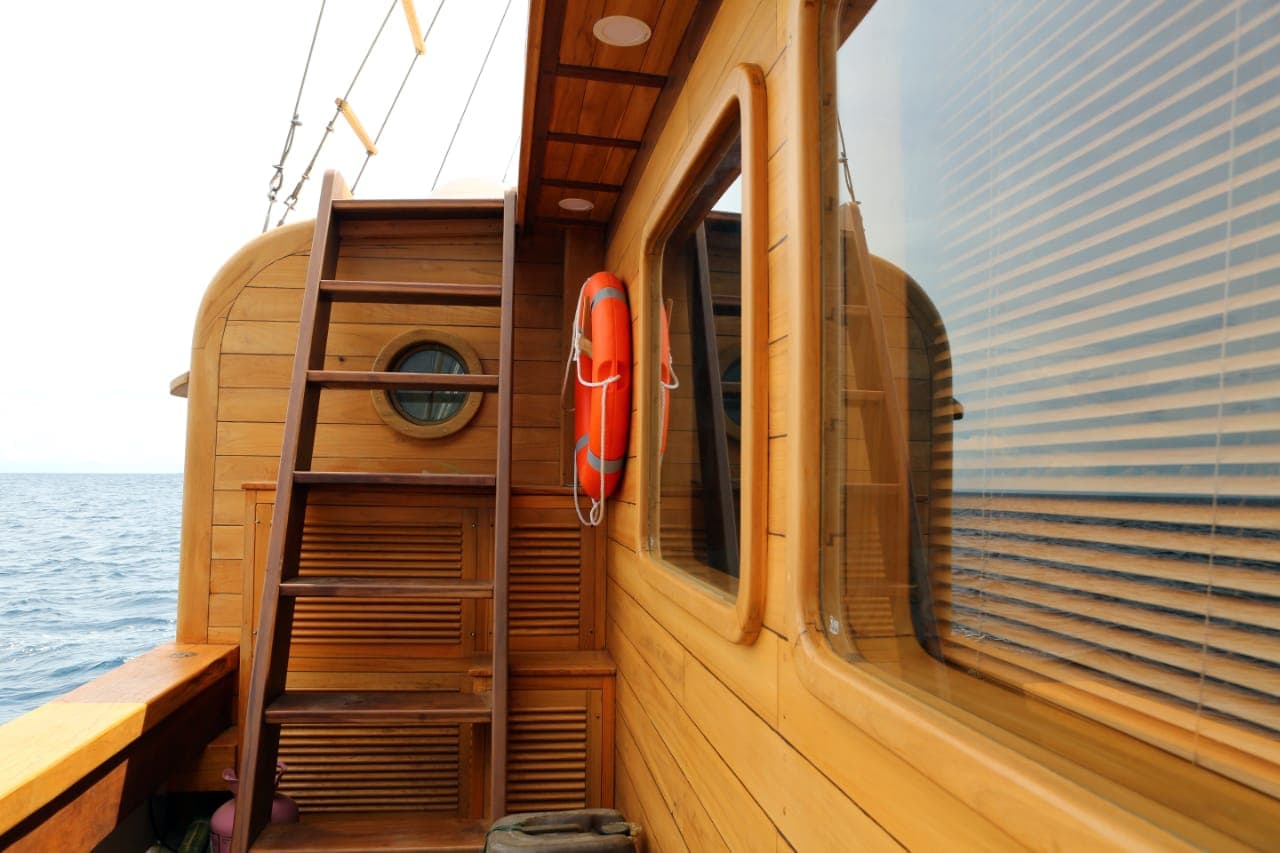 LEYLA Side deck
