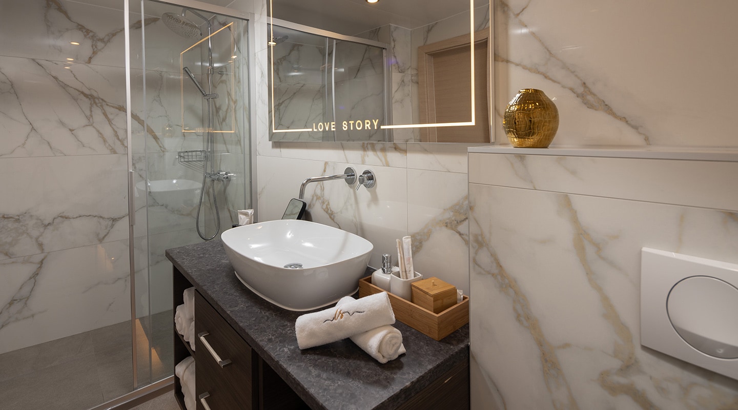 LOVE STORY Bathroom
