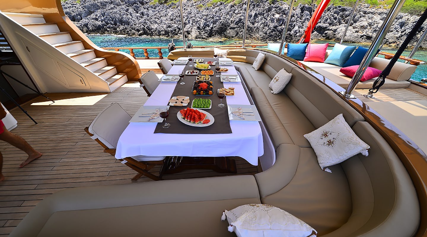 LUCE DEL MARE Aft deck
