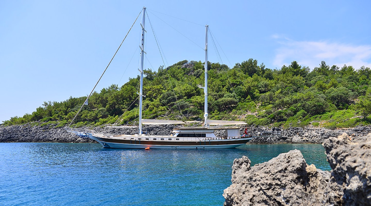 LUCE DEL MARE Anchored