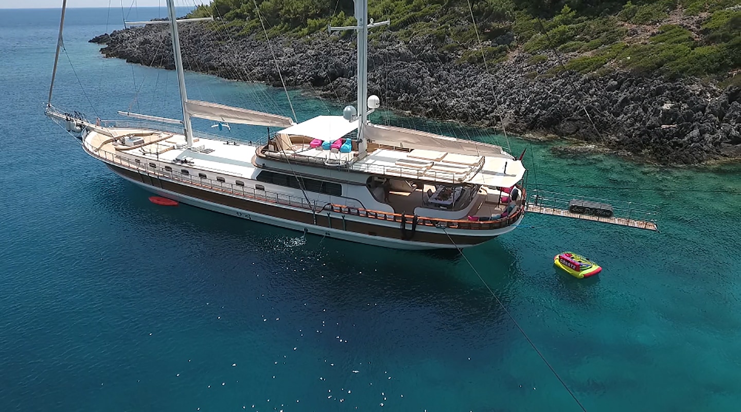 LUCE DEL MARE Anchored