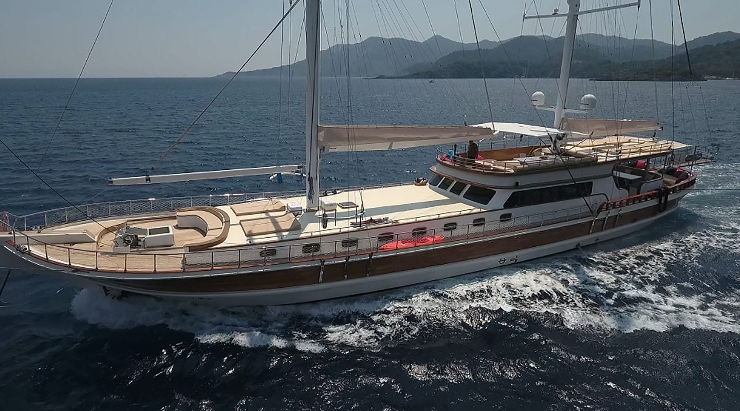 LUCE DEL MARE Cruising