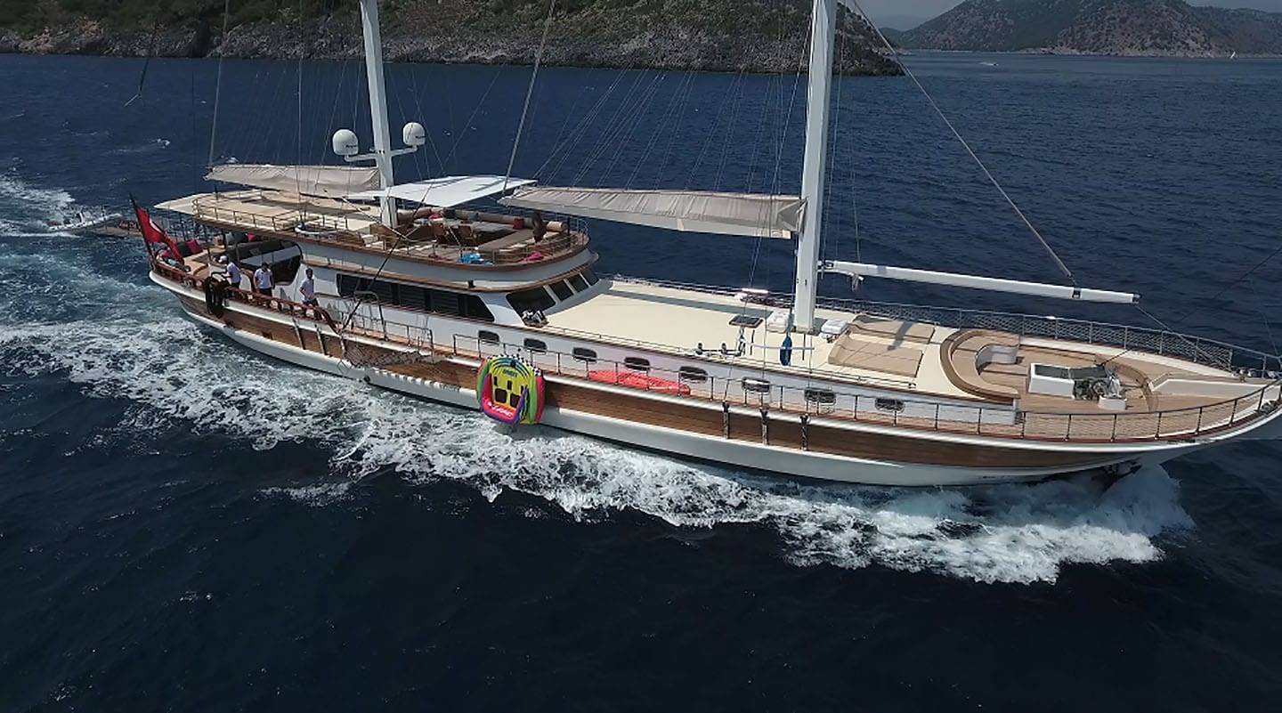 LUCE DEL MARE Cruising