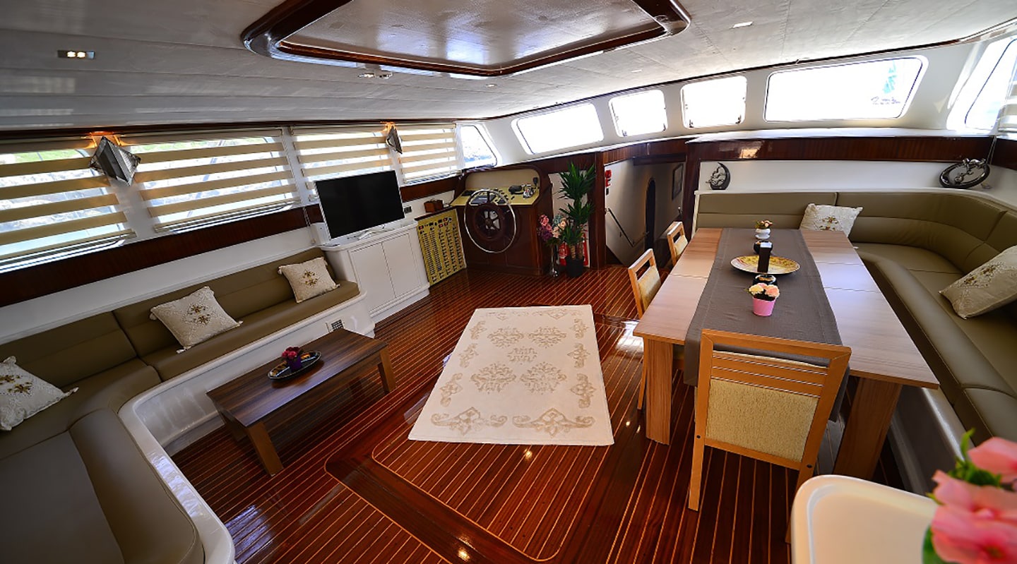 LUCE DEL MARE Saloon