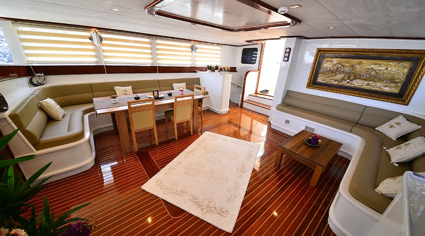 LUCE DEL MARE Saloon