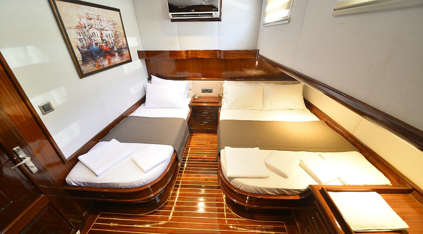 LUCE DEL MARE Twin cabin