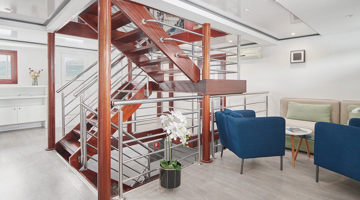 LUPUS MARE Staircase