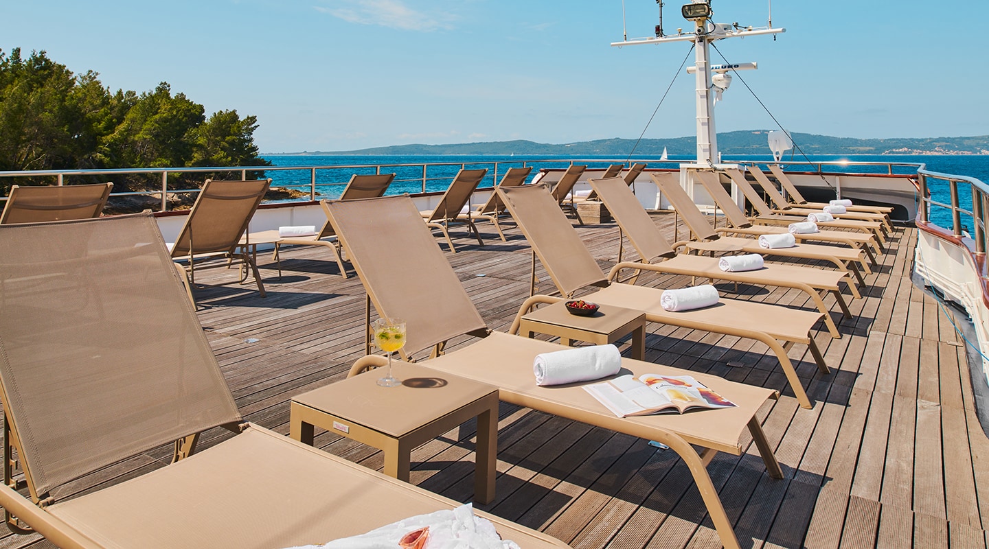 LUPUS MARE Sun deck