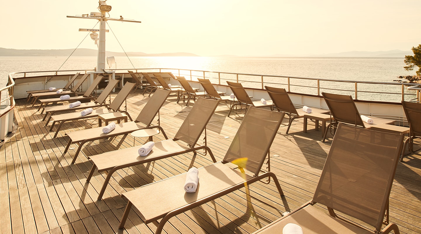 LUPUS MARE Sun deck