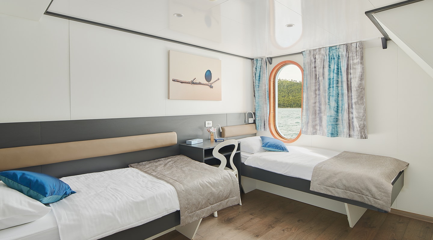LUPUS MARE Twin cabin