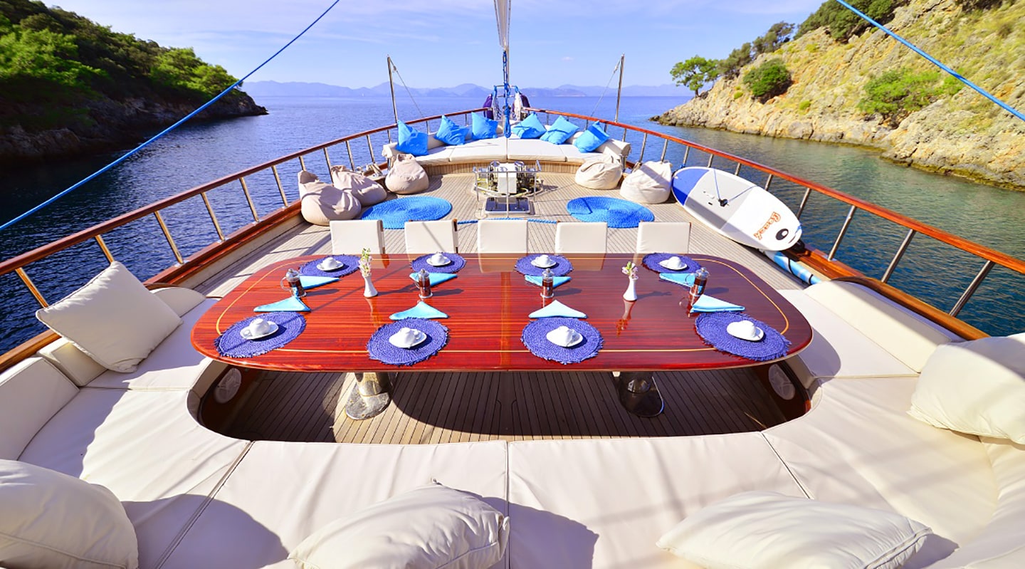 LYCIAN QUEEN Bow deck