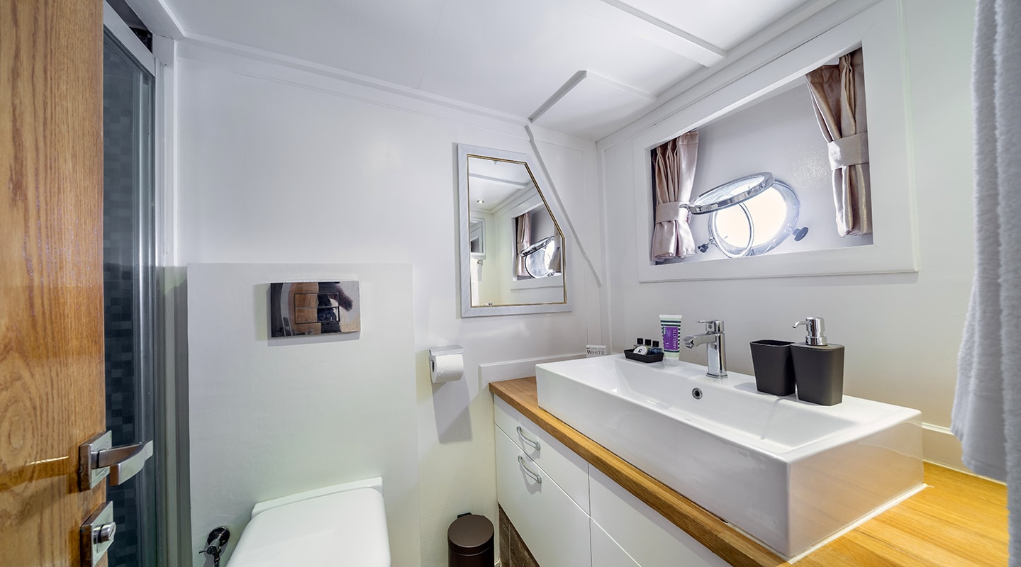 MASKE Bathroom