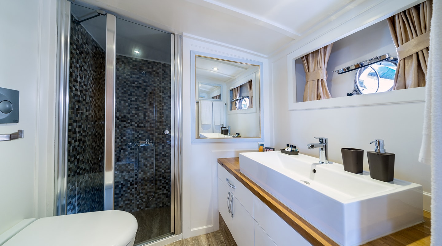 MASKE Bathroom