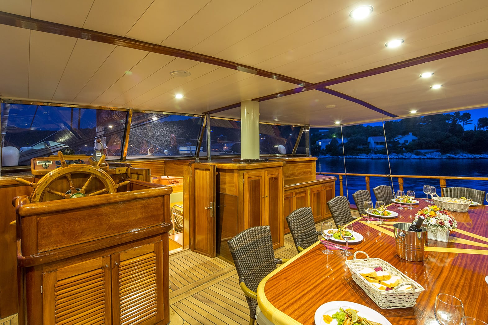 MORNING STAR Aft deck