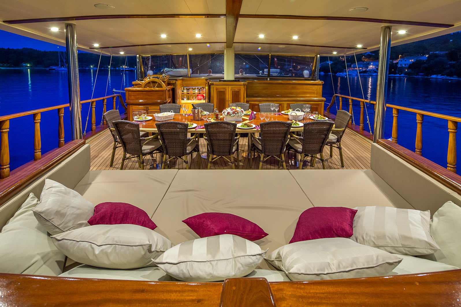 MORNING STAR Aft deck