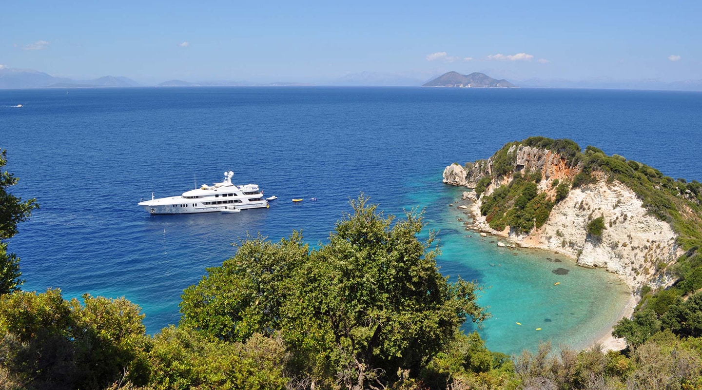 MUSTIQUE Anchored