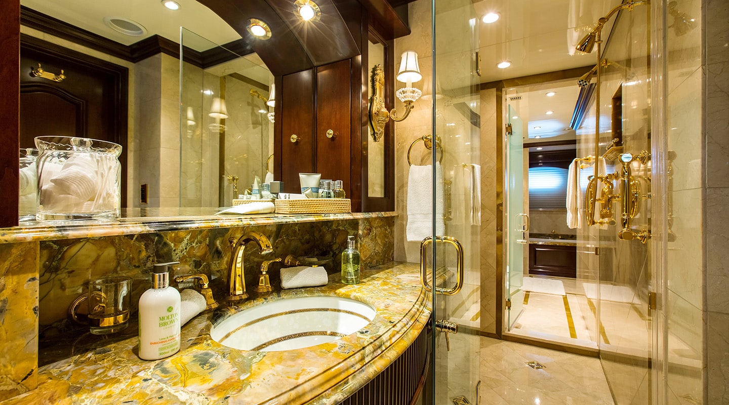 MUSTIQUE Bathroom
