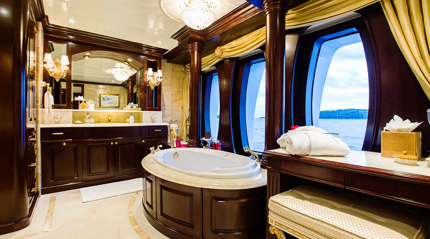 MUSTIQUE Bathroom