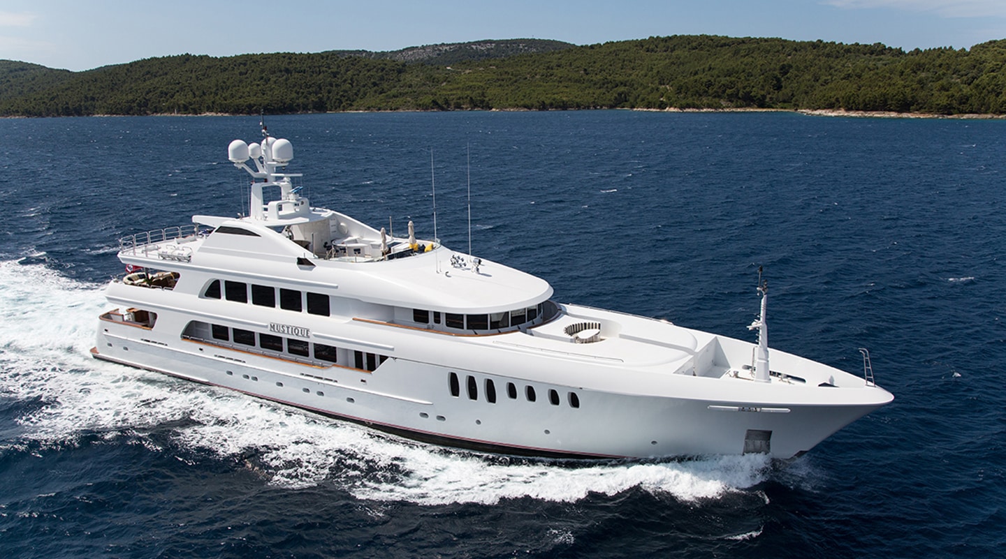 MUSTIQUE Cruising