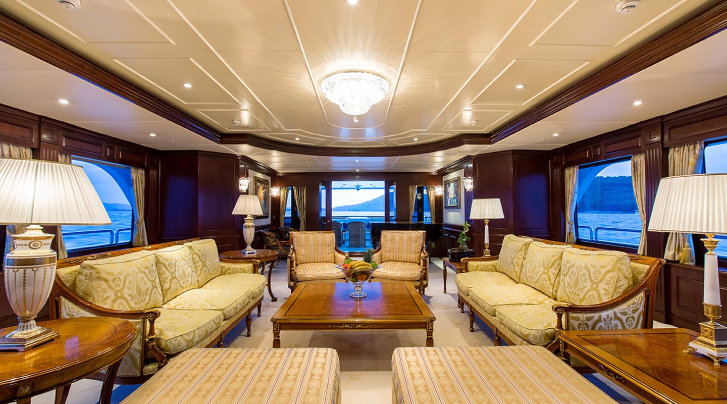 MUSTIQUE Saloon