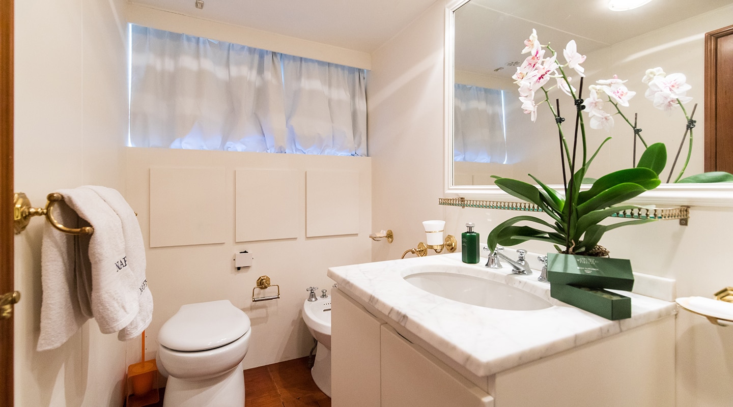 NAFISA Bathroom