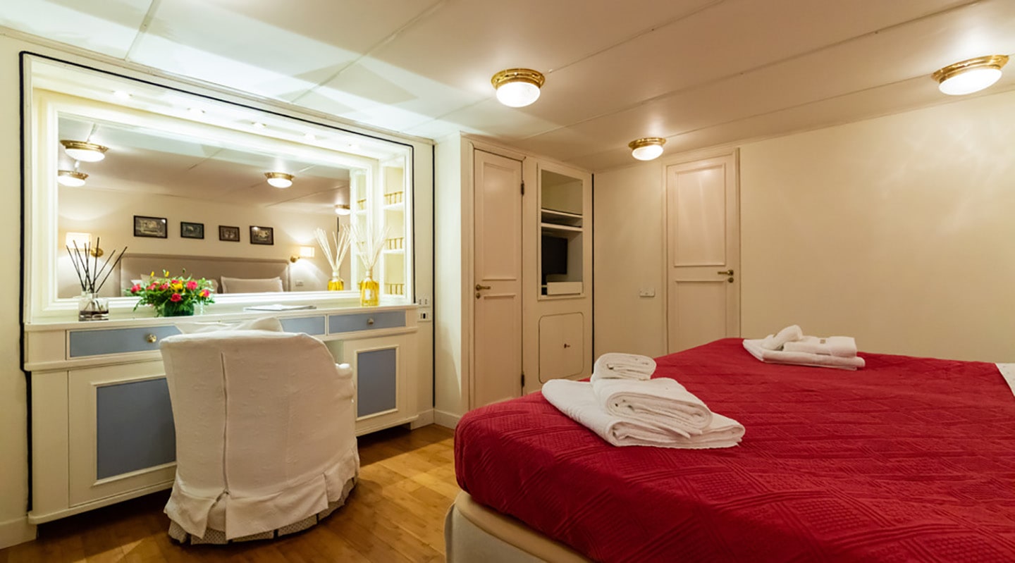 NAFISA Master cabin