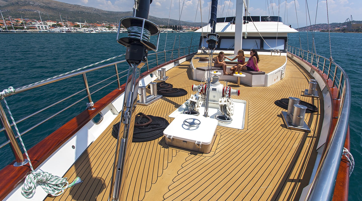 NAVILUX Bow deck