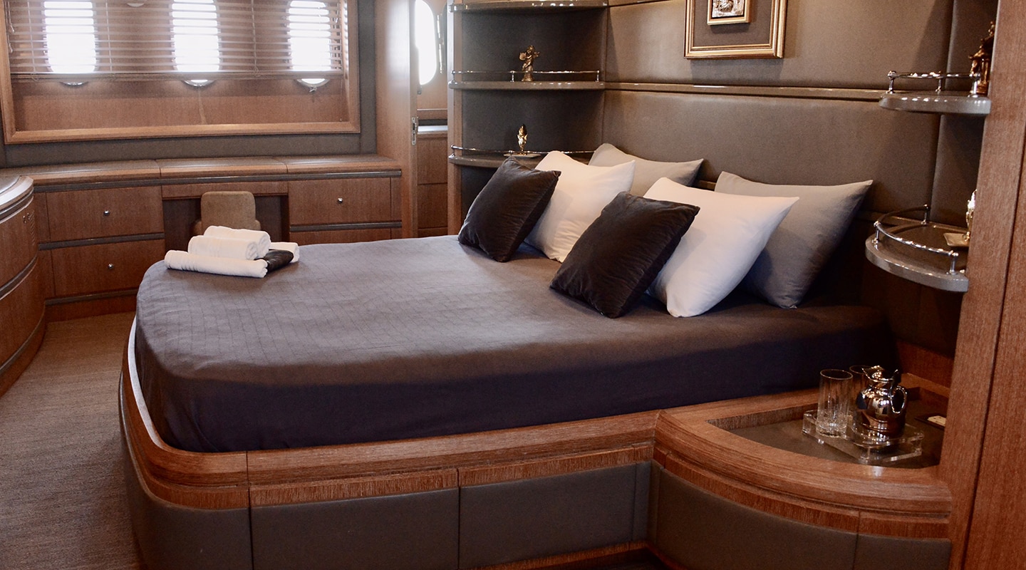 OBSIDIAN Master cabin