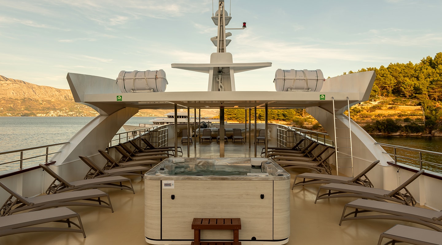 OHANA Jacuzzi on Upper deck
