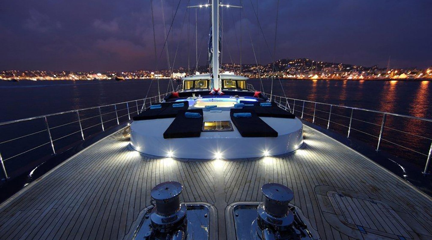PERLA DEL MARE Bow deck
