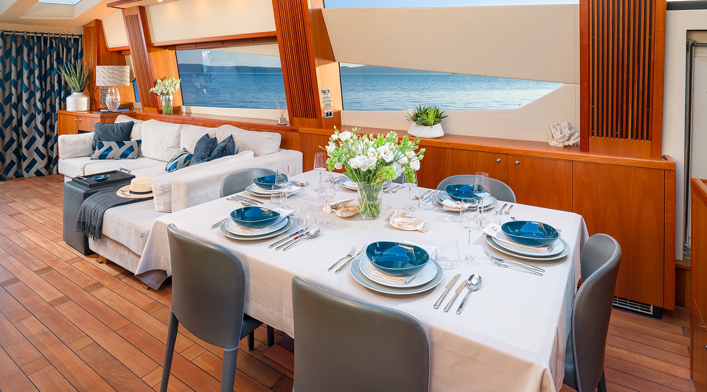 QUANTUM Dining area in Saloon