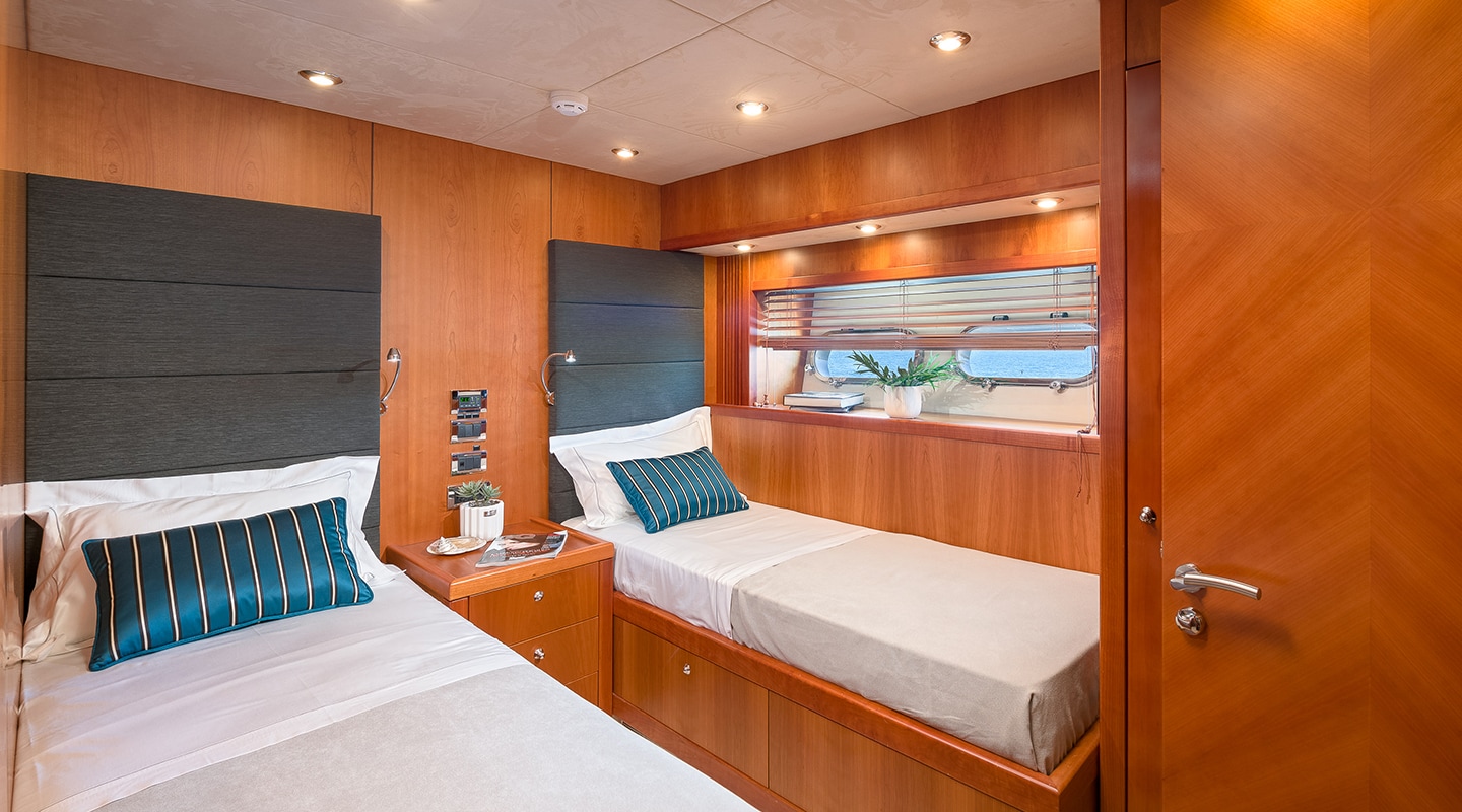 QUANTUM Twin cabin