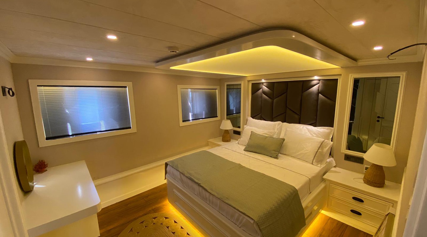 QUEEN OF MAKRI VIP cabin