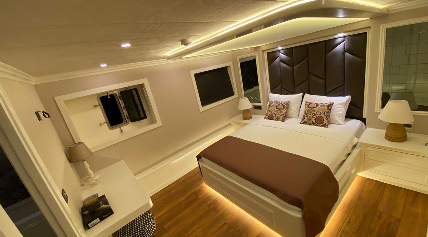 QUEEN OF MAKRI VIP cabin