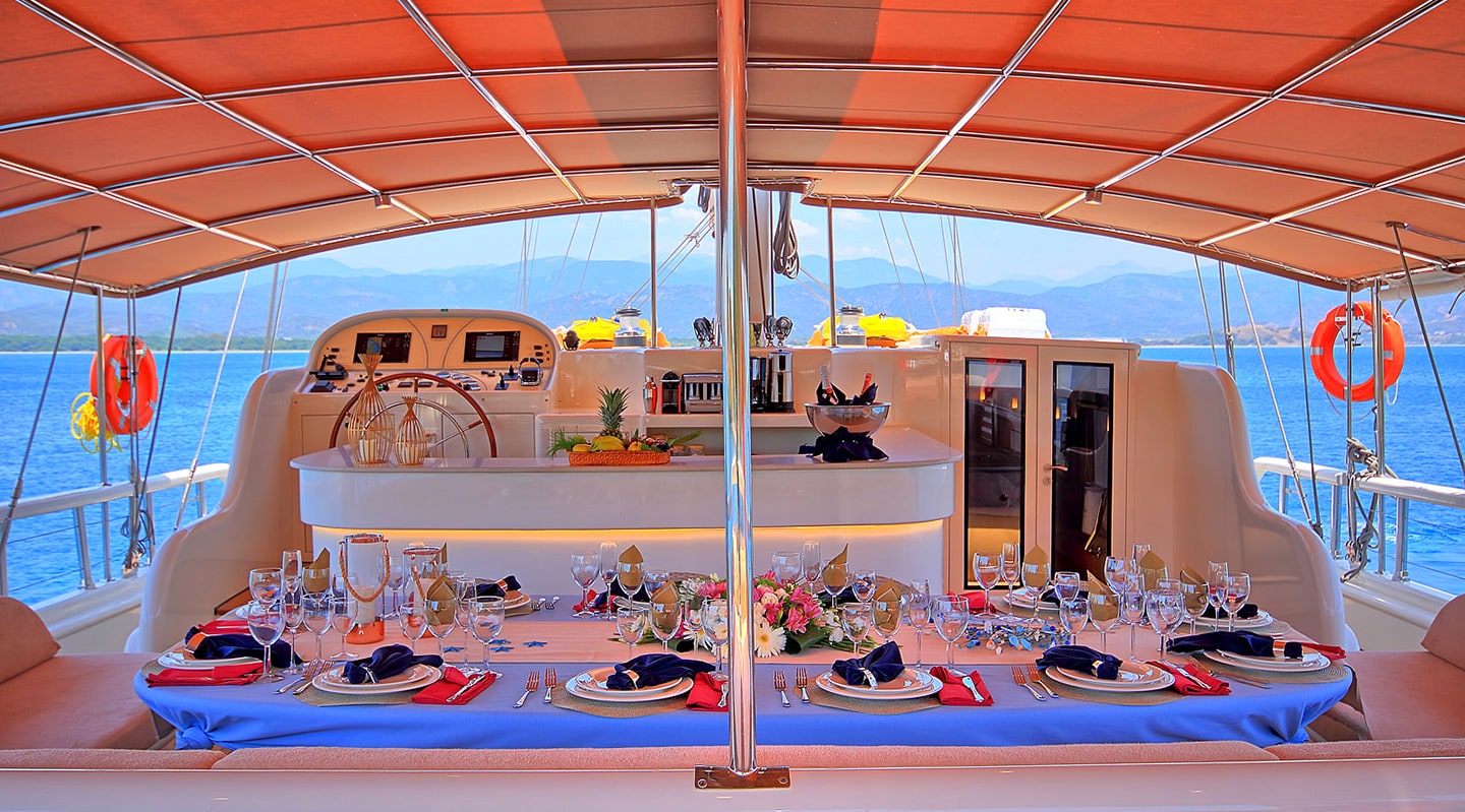 QUEEN OF SALMAKIS Dining area on Aft deck