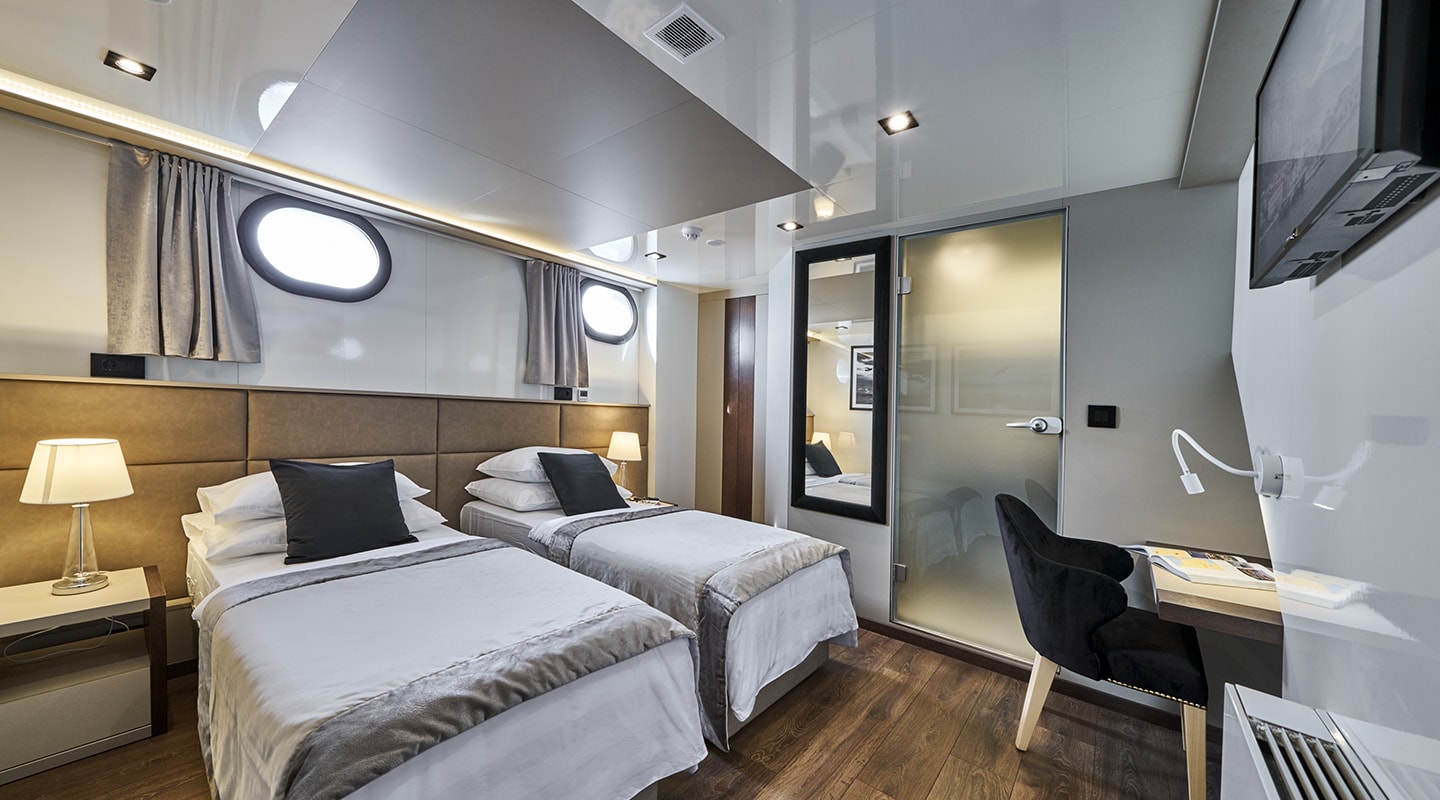 RARA AVIS Twin cabin