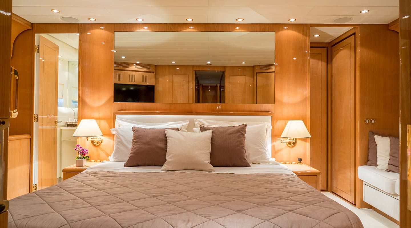 ROMACHRIS II Master cabin