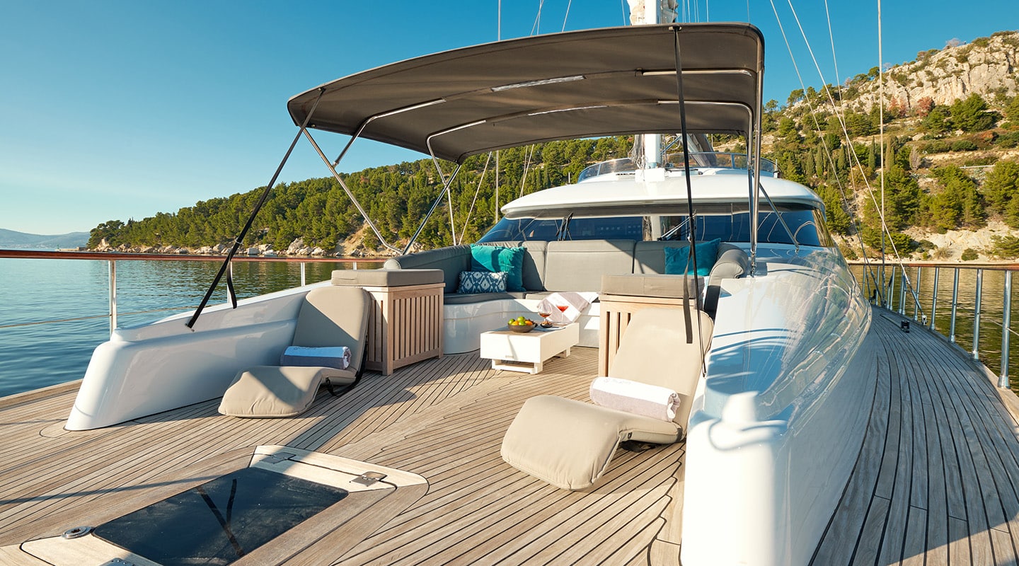 SAN LIMI Bow deck